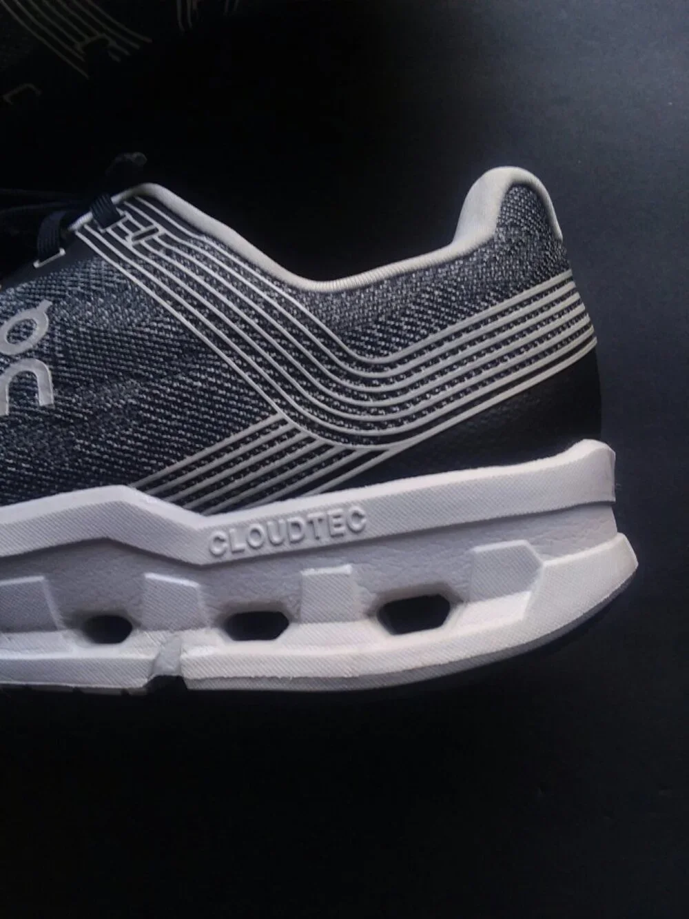 On Cloud Running Trainers Shoes Reflective Trim Logo Runners Gym Beach Work Out - Picture 3 of 13